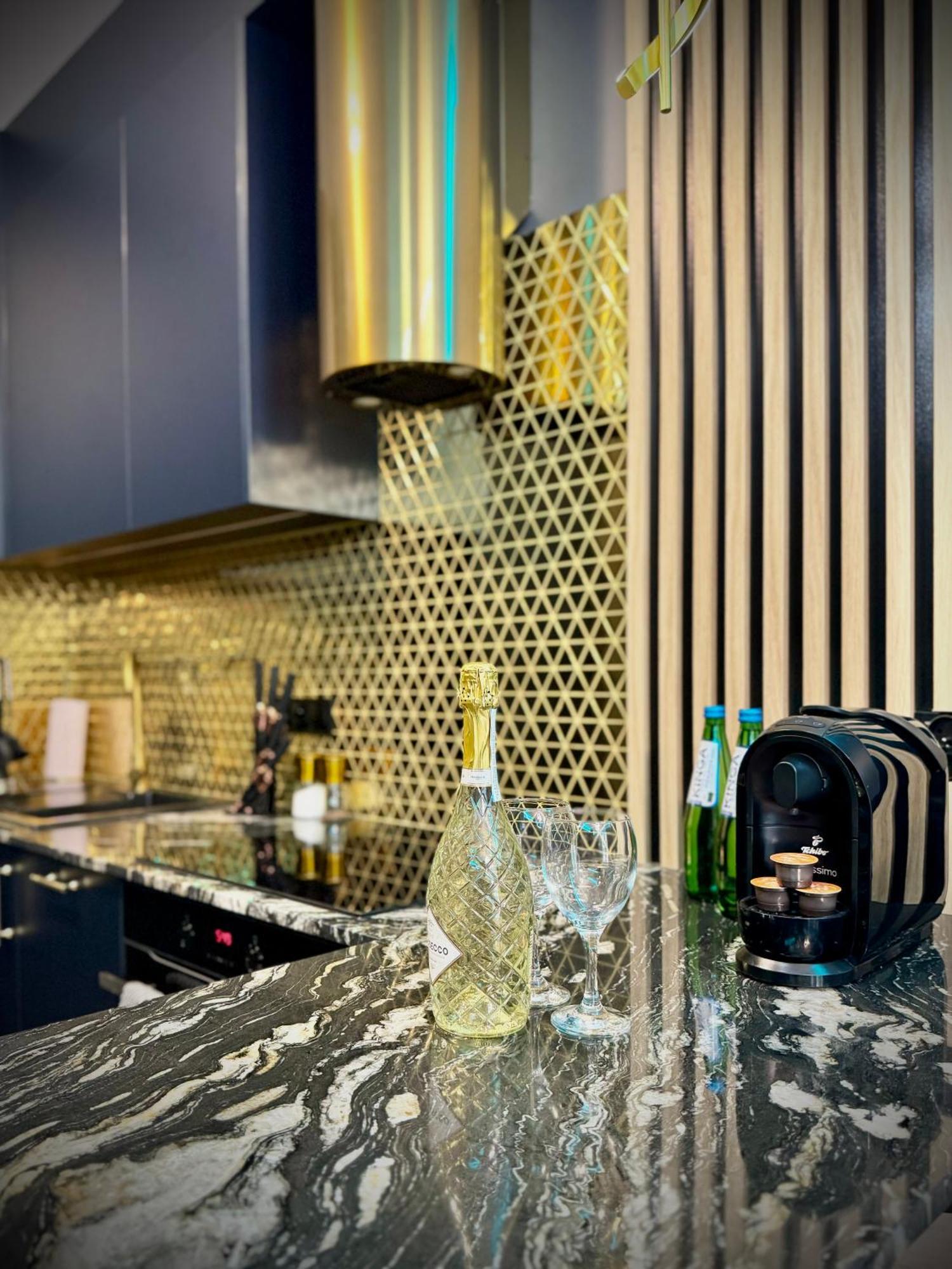 Golden Park Aparthotel ชเตชชิน ภายนอก รูปภาพ